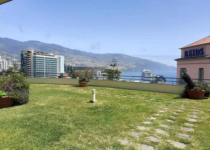 아파트 Modern In 60 M² With Shared Pool