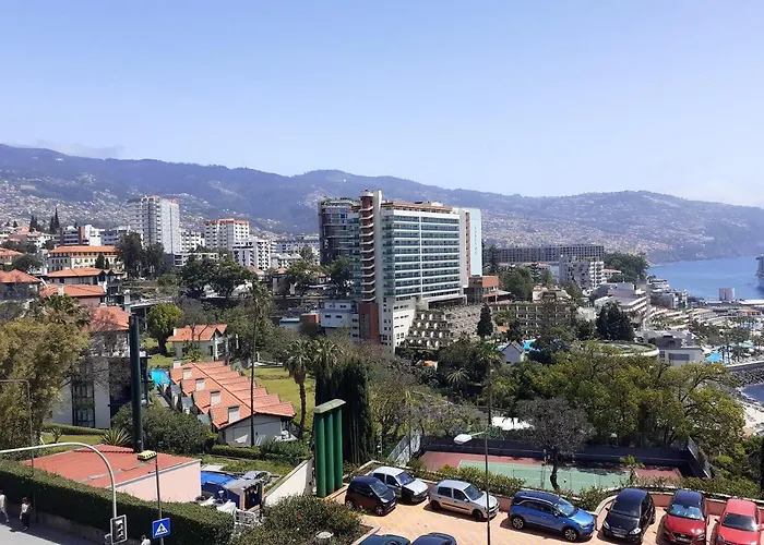 아파트 Modern In 60 M² With Shared Pool *